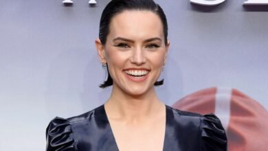 Daisy Ridley Gets Giddy Seeing Herself as Rey in ‘Star Wars: Rise of the Resistance’ During Disneyland Trip