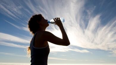 How to Tell If You’re Dehydrated, According to 2 MDs