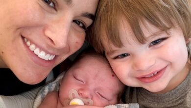 Ashley Iaconetti Shares Adorable Selfie with Her 2 ‘Munchkins’ and the ‘Gray Hair They Caused’