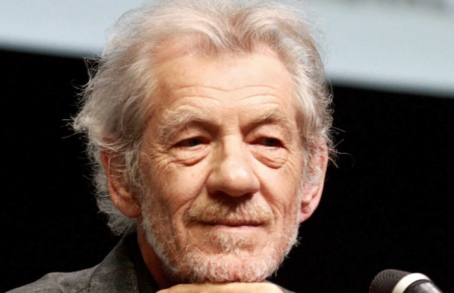 Ian McKellen Coping with “Agonizing Pain” After Stage Fall │ Exclaim!