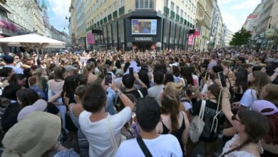 Taylor Swift Fans Making The Most Of Vienna After Concert Cancellations