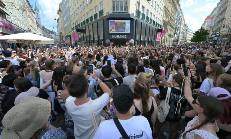 Taylor Swift Fans Making The Most Of Vienna After Concert Cancellations