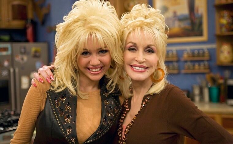 Dolly Parton reacts to learning she and Miley Cyrus are actually related