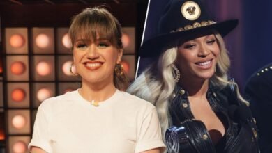 Kelly Clarkson On Beyoncé Getting Snubbed By CMA Awards: “I Feel Like Those Songs Were Everywhere”