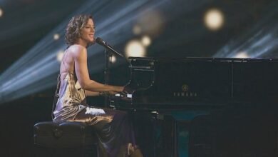 Sarah McLachlan honoured with Canada Post stamp | CBC News