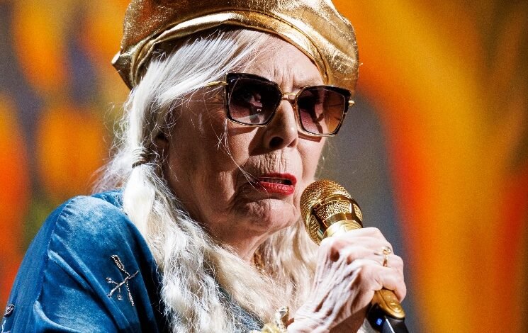 Joni Mitchell Covers Elton John, Says “Fuck Donald Trump” at Hollywood Bowl Performance: Watch │ Exclaim!