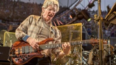 Phil Lesh, who anchored the Grateful Dead with thundering bass lines, dead at 84 | CBC News