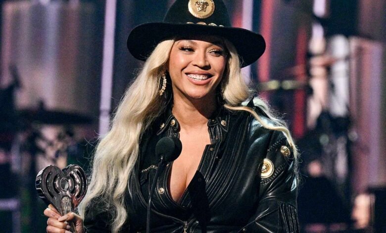 Beyoncé to Perform Halftime Show During Houston Texans and Baltimore Ravens Christmas Day Game