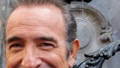 [EN PHOTOS] Le Manneken-Pis déguisé en Zorro pour la remise d’une médaille à l’acteur Jean Dujardin