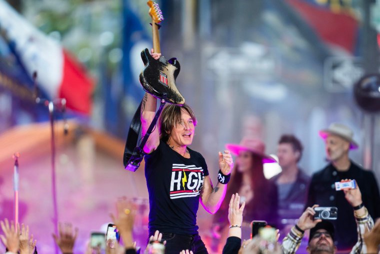 Keith Urban reflects on his signature hairstyle, most unusual place he’s performed