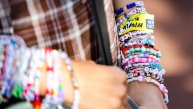 Retailers profiting from beaded bracelet trend for Taylor Swift fans | CBC News